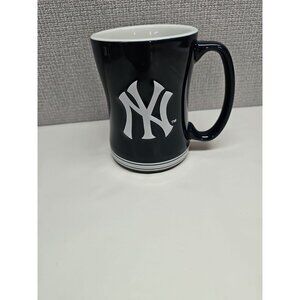 New York Yankees 2017 Logo Mug Cup  by Boelter Brands 14 Oz Blue & White
